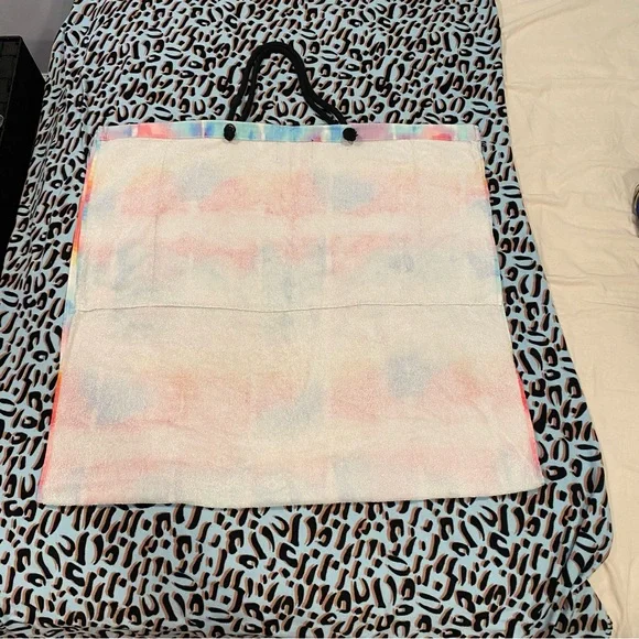 Victoria’s Secret PINK Packable Towel Tote - Picture 5 of 9